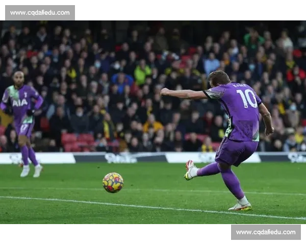 莫克姆逆袭卡利斯尔联上演精彩绝杀险胜，积分榜激烈争夺加剧